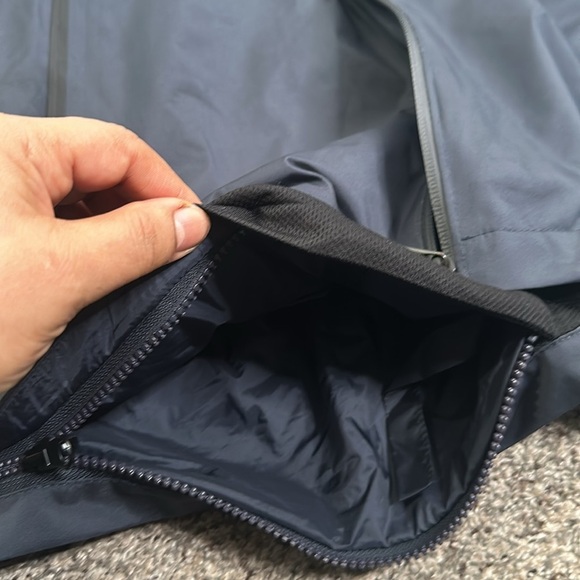 TUMI navy blue packable rain jacket size XlArge - Picture 11 of 15